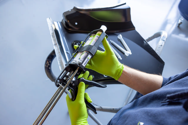 PLI 60 - Pistolet pour colle pour métal