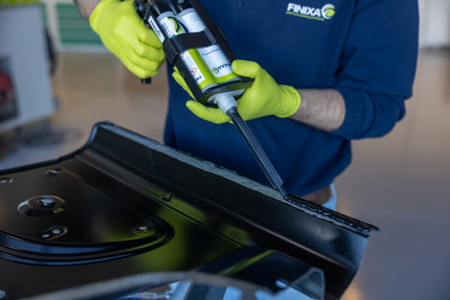 PLI 60 - Pistolet pour colle pour métal