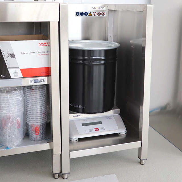 Stół do wagi przemysłowej – do obsługi przemysłowych ilości lakierów